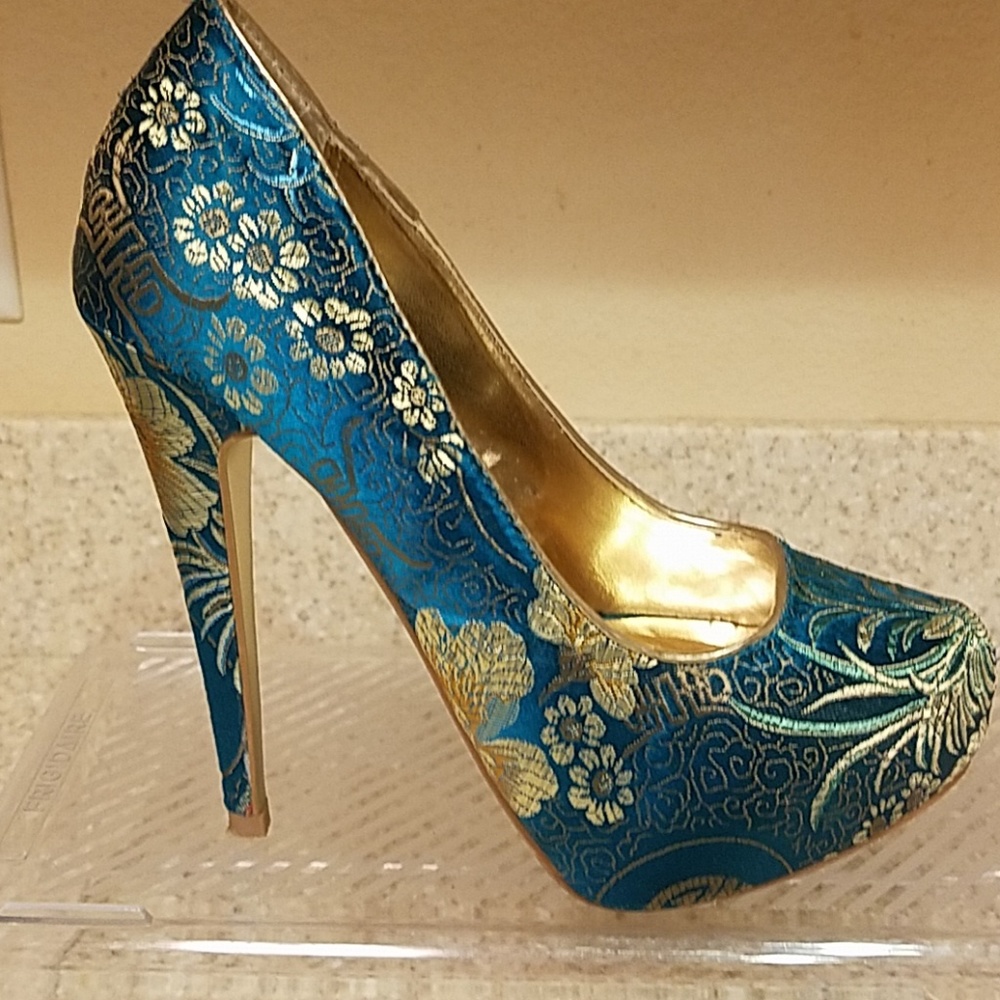 Teal green platform pumps